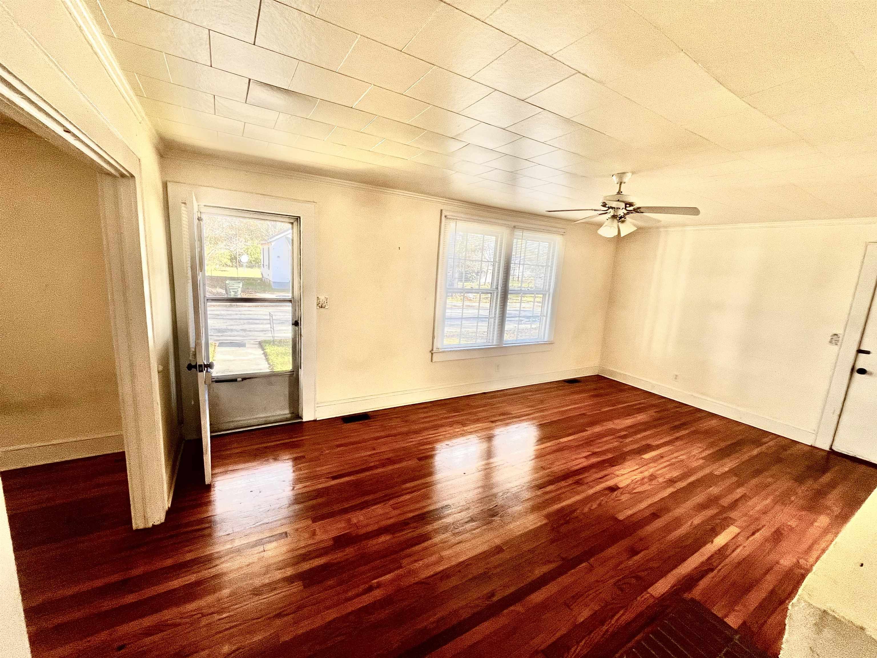 171 Cypress Street Clinton, SC 29325 - Photo 18 of 18 Living Room