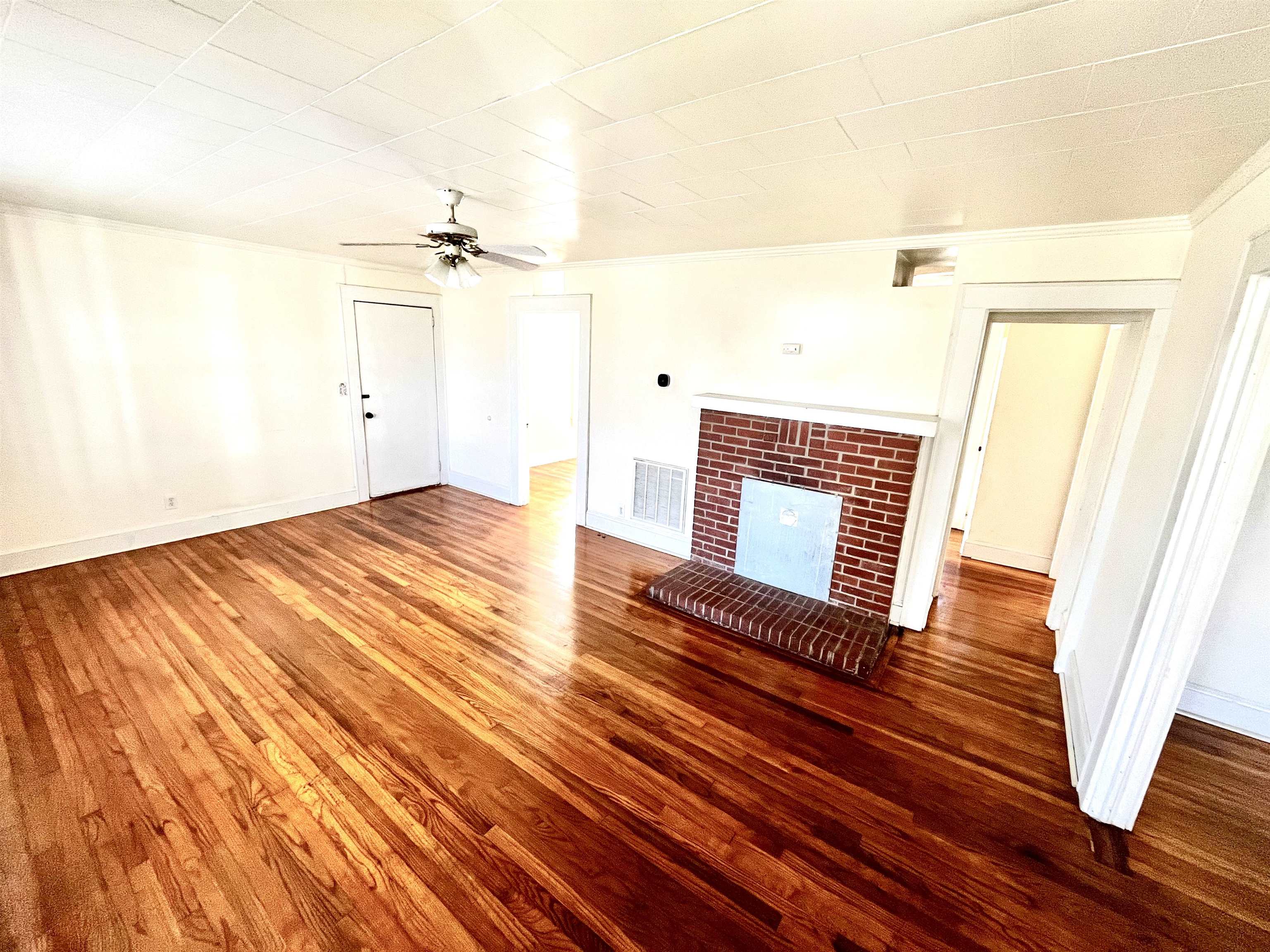 171 Cypress Street Clinton, SC 29325 - Photo 6 of 18 Living Room