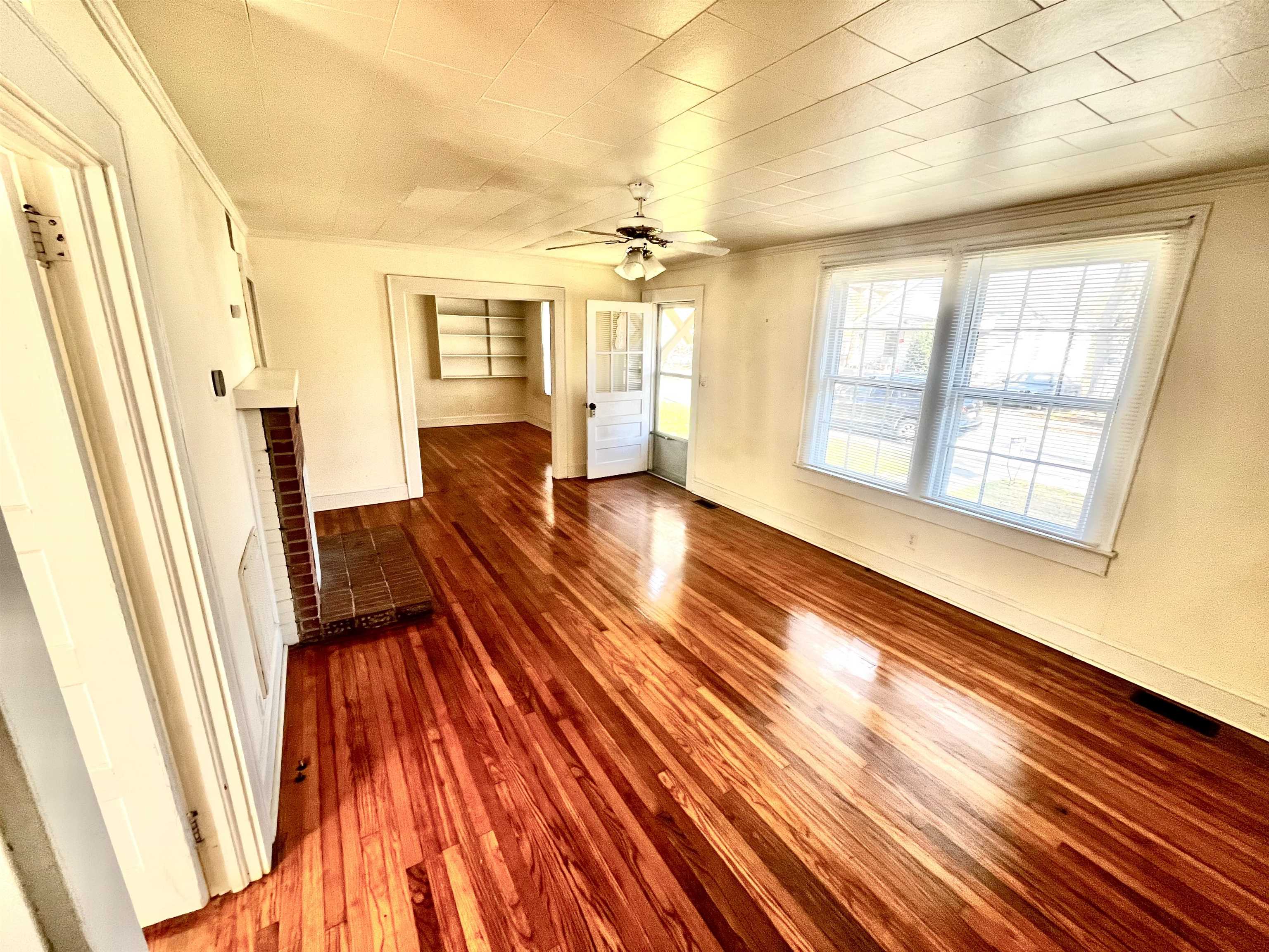 171 Cypress Street Clinton, SC 29325 - Photo 7 of 18 Living Room