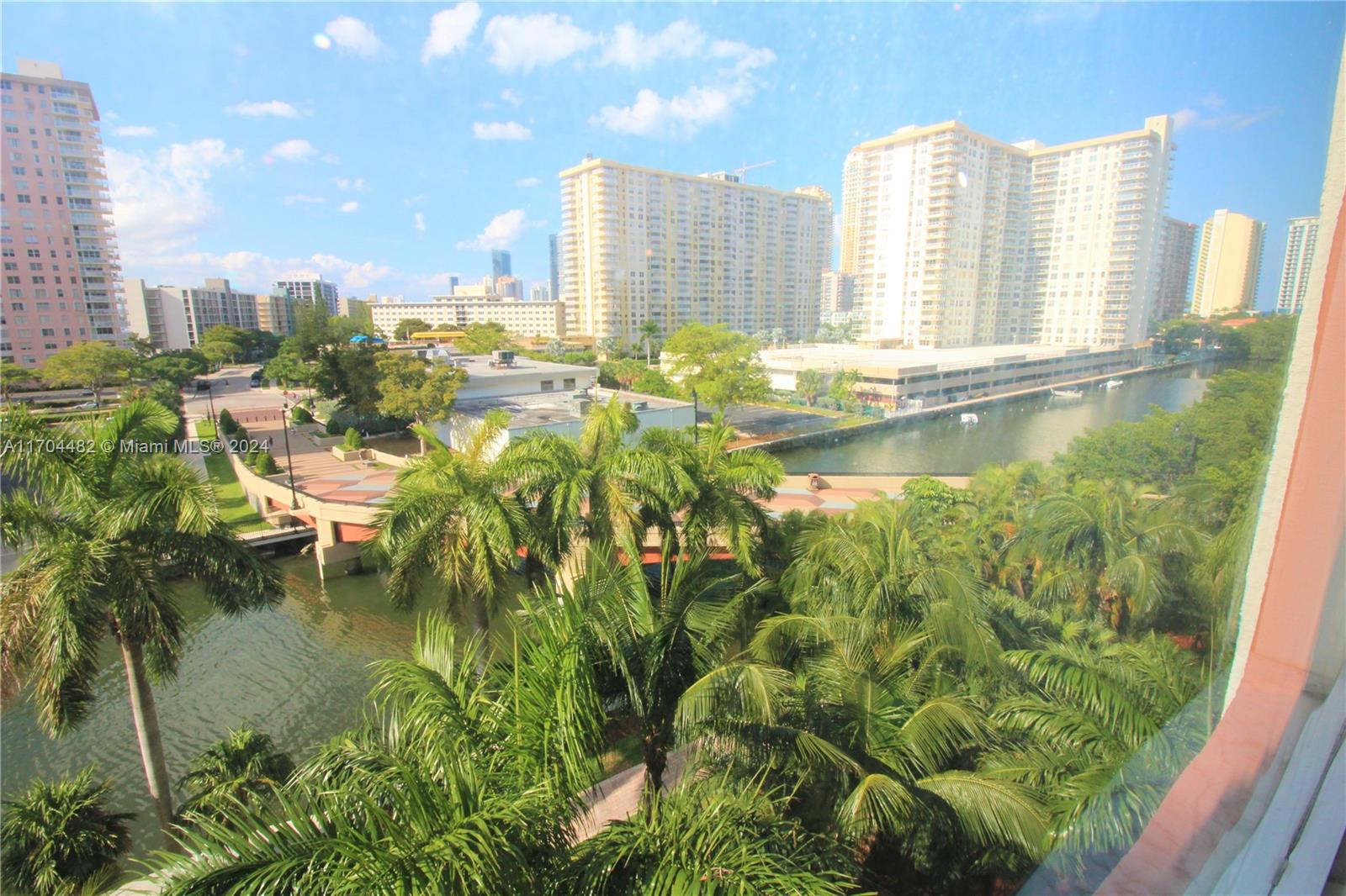 17150 North Bay Road, Unit 2612 Sunny Isles Beach, FL 33160 - Photo 12 of 26