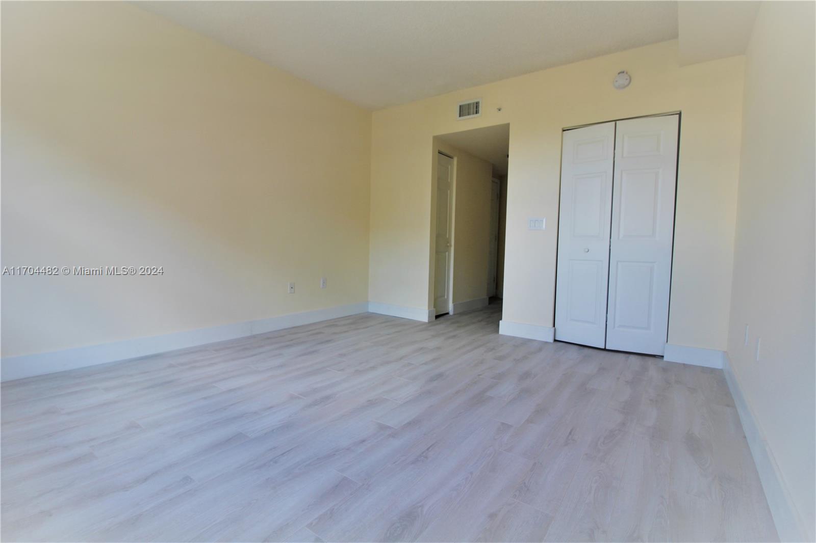 17150 North Bay Road, Unit 2612 Sunny Isles Beach, FL 33160 - Photo 21 of 26