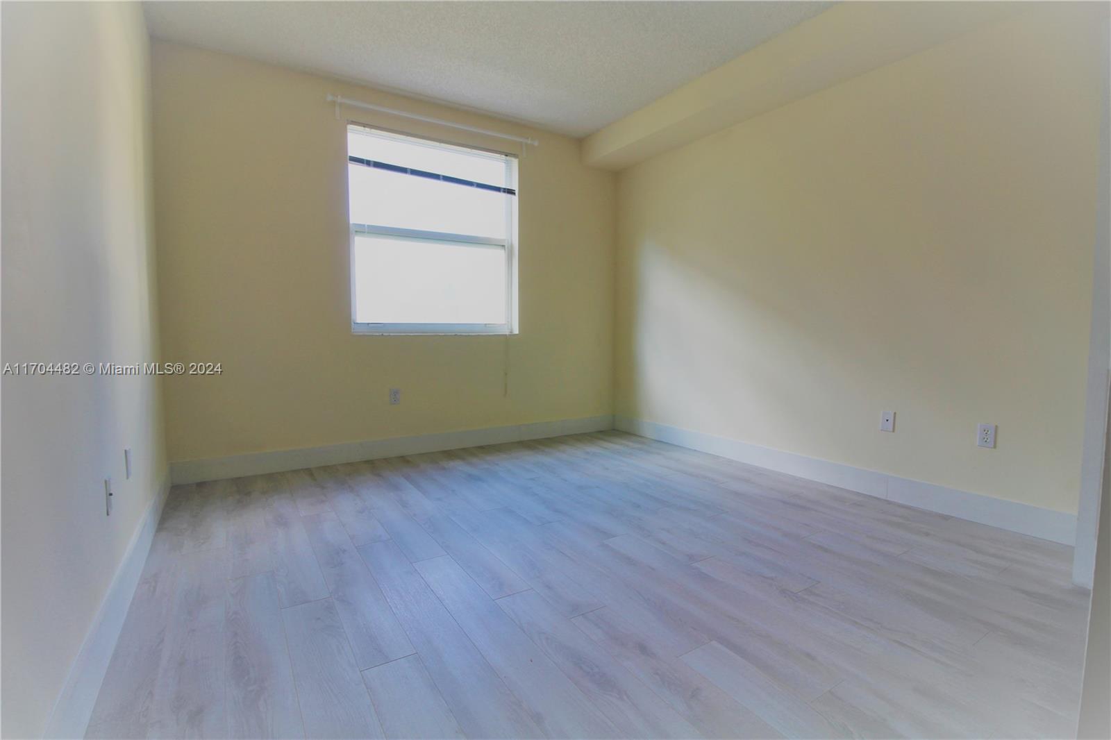 17150 North Bay Road, Unit 2612 Sunny Isles Beach, FL 33160 - Photo 25 of 26