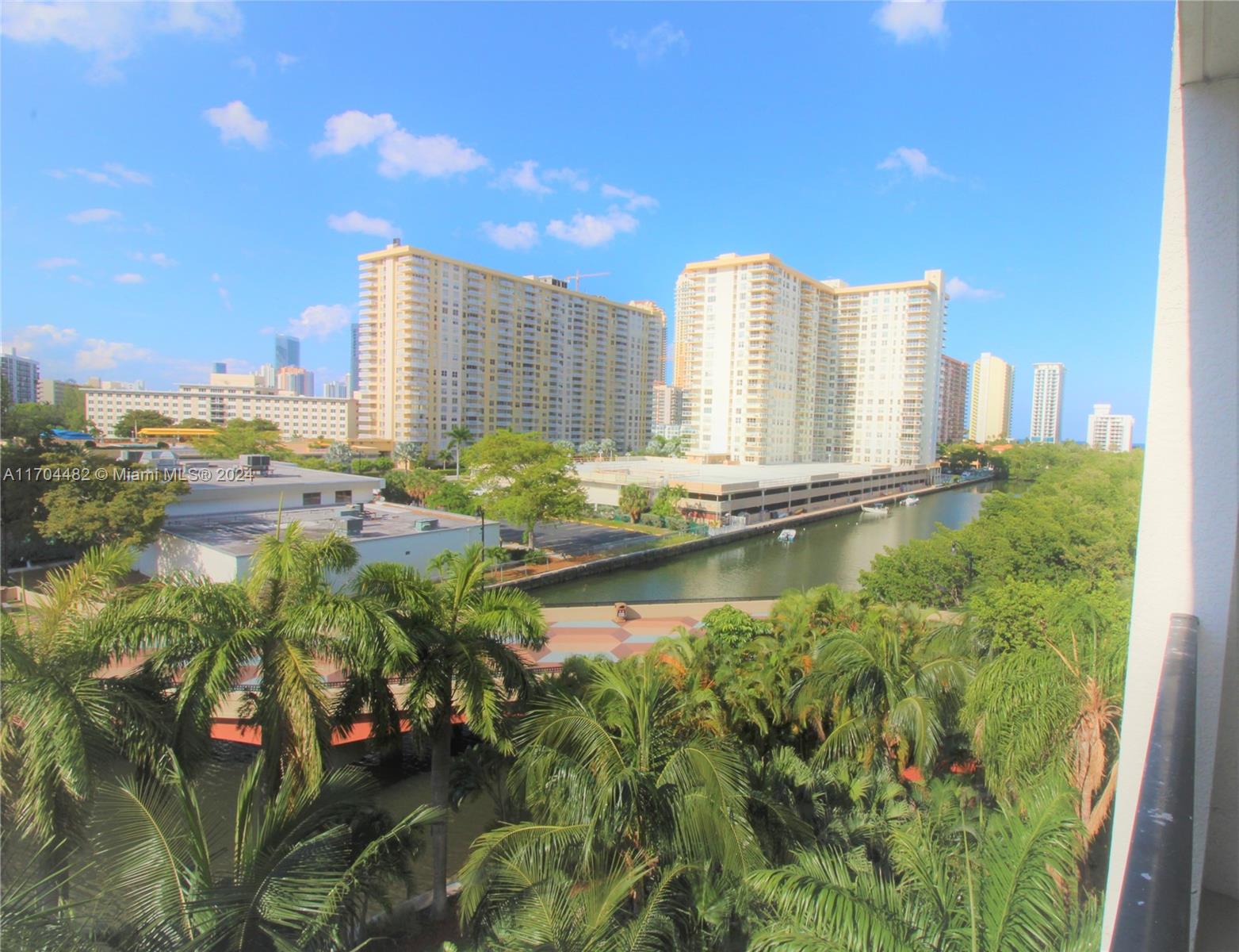 17150 North Bay Road, Unit 2612 Sunny Isles Beach, FL 33160 - Photo 3 of 26