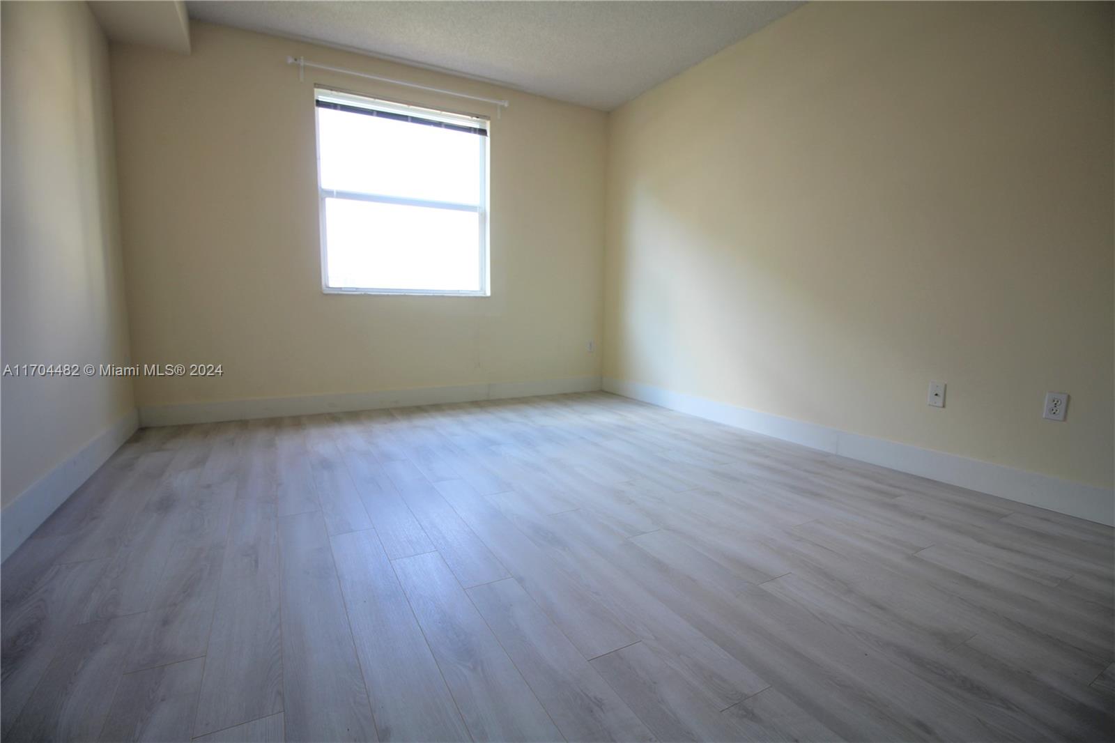 17150 North Bay Road, Unit 2612 Sunny Isles Beach, FL 33160 - Photo 9 of 26