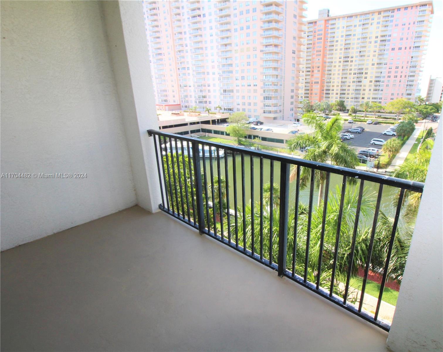 17150 North Bay Road, Unit 2612 Sunny Isles Beach, FL 33160 - Photo 10 of 26