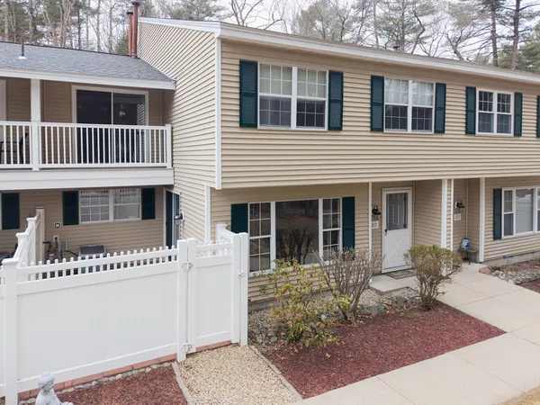 $350,000 | 217 Edgebrook Drive, Unit 217, Boylston, MA 01505