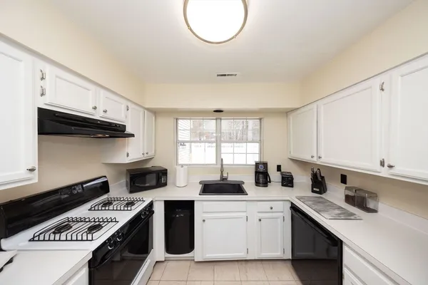 $350,000 | 217 Edgebrook Drive, Unit 217, Boylston, MA 01505