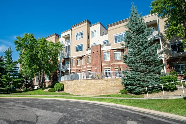$225,000 | 8200 West 33rd Street, Unit 208, St. Louis Park, MN 55426