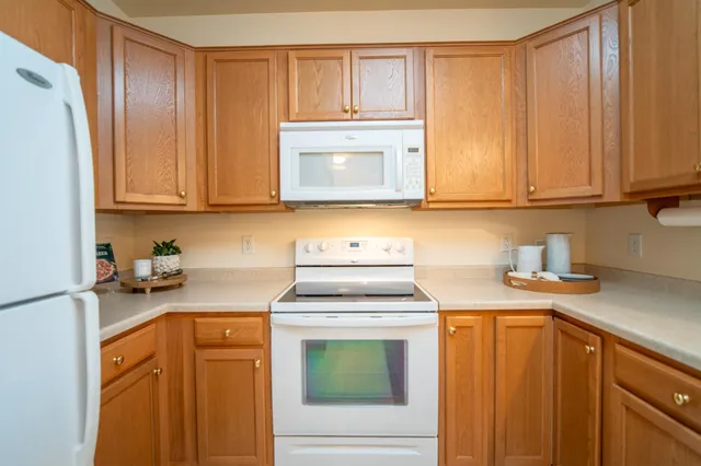 $225,000 | 8200 West 33rd Street, Unit 208, St. Louis Park, MN 55426