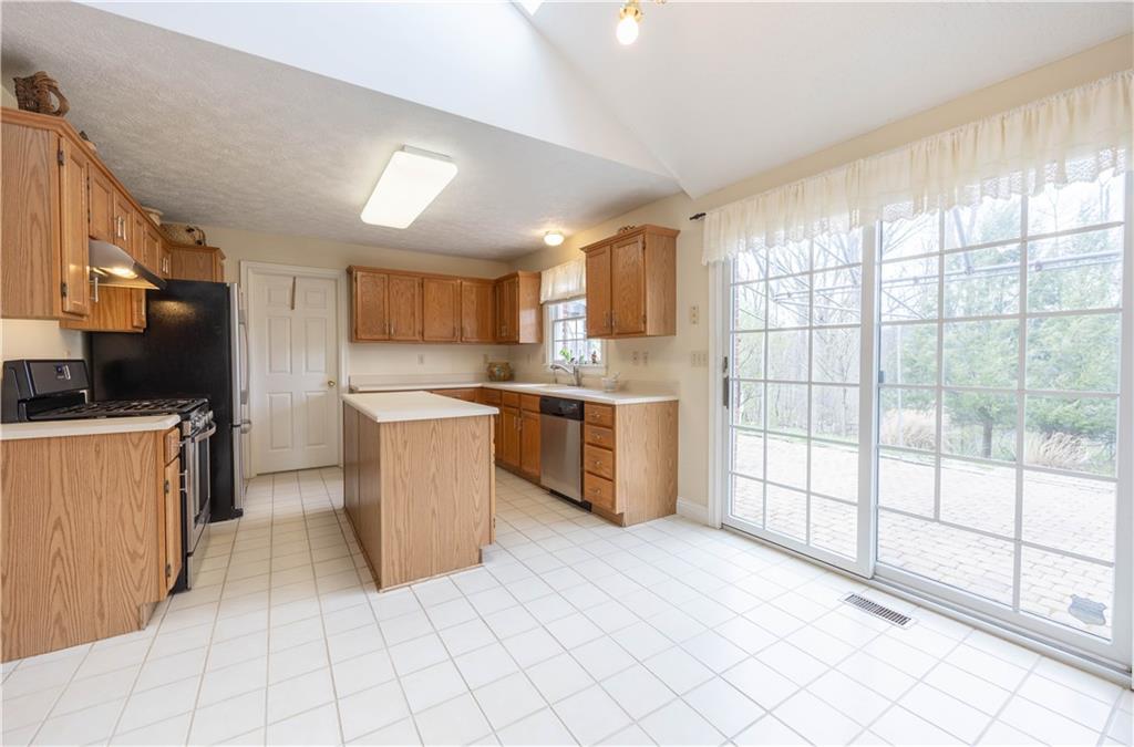 224 Country View Drive New Kensington, PA 15068 - Photo 9 of 32