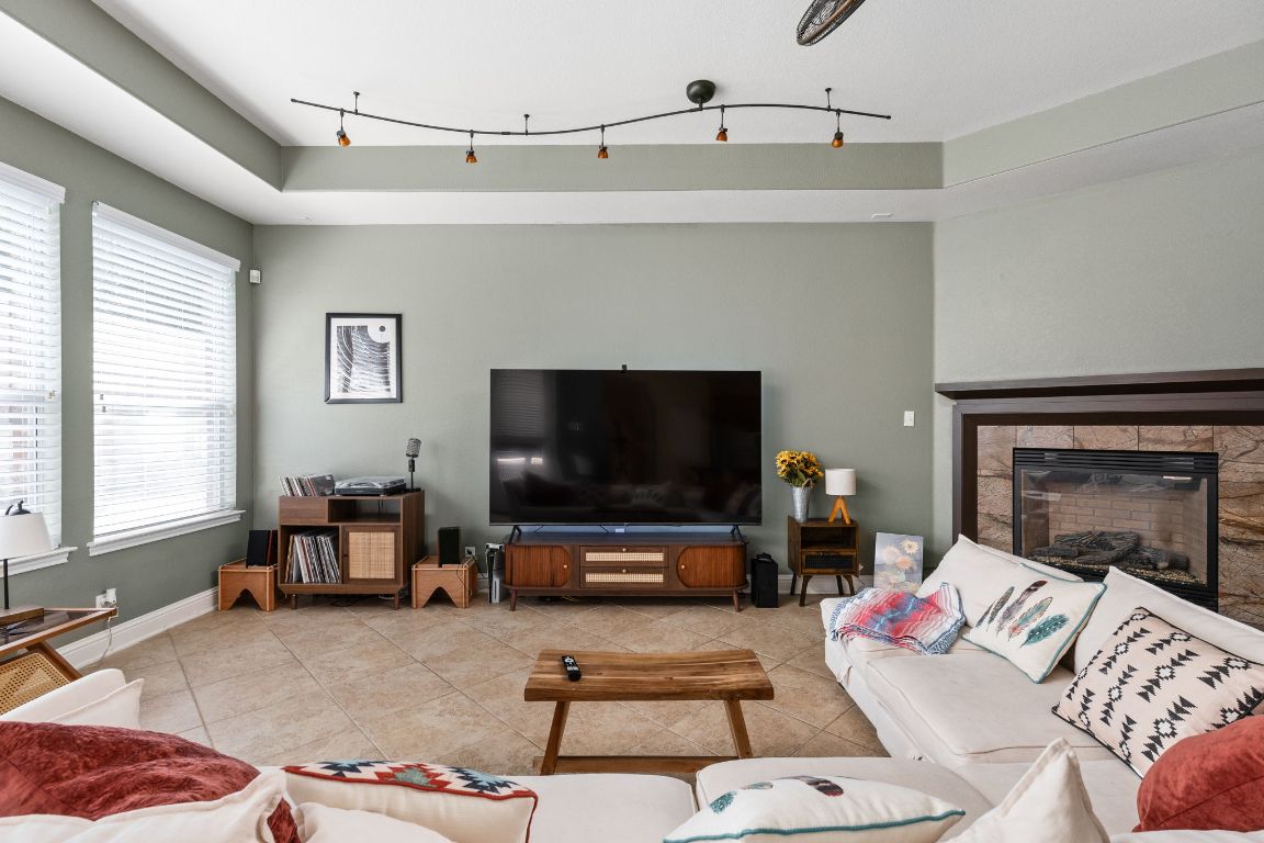7109 Via Correto Drive Austin, TX 78749 - Photo 18 of 40 a living room with furniture and a flat screen tv