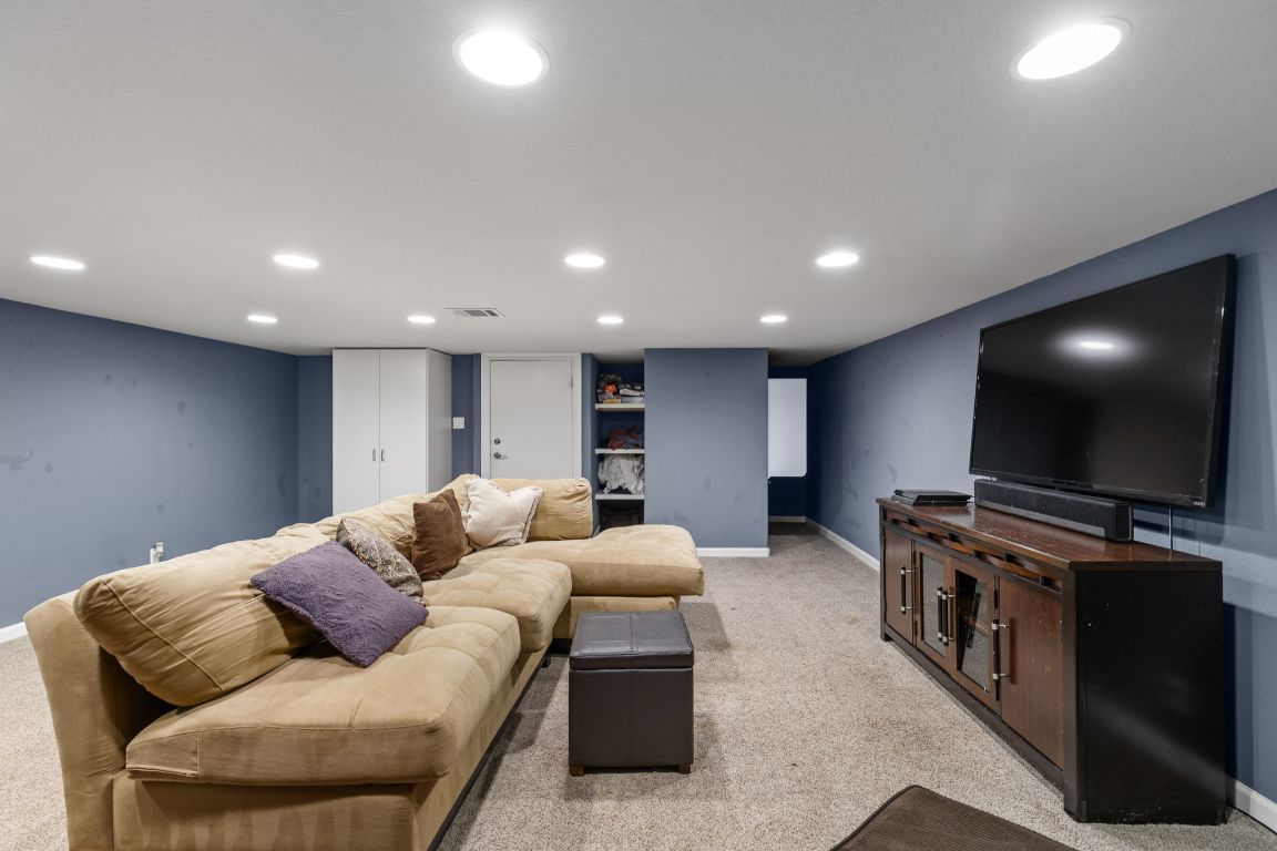 7109 Via Correto Drive Austin, TX 78749 - Photo 23 of 40 a living room with furniture and a flat screen tv