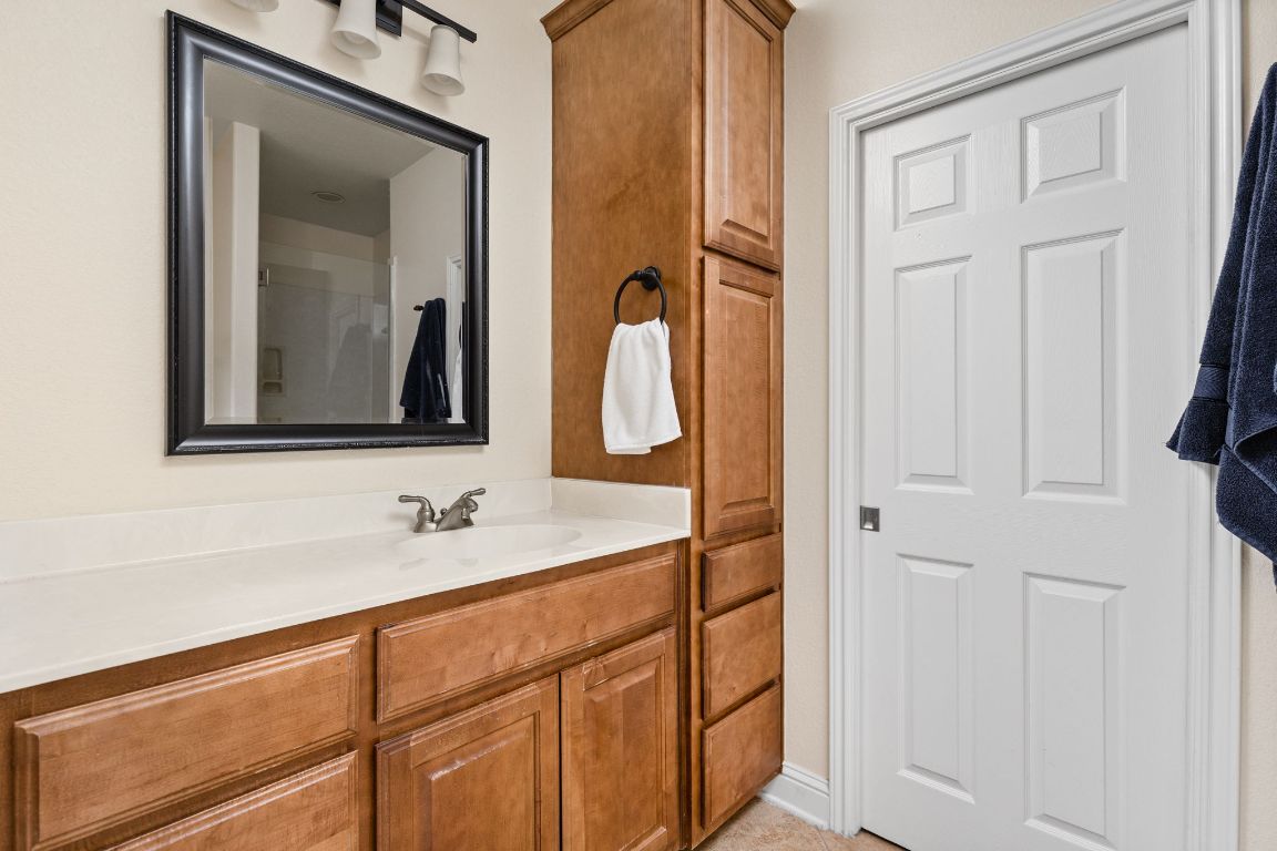 7109 Via Correto Drive Austin, TX 78749 - Photo 31 of 40 a bathroom with a sink and mirror