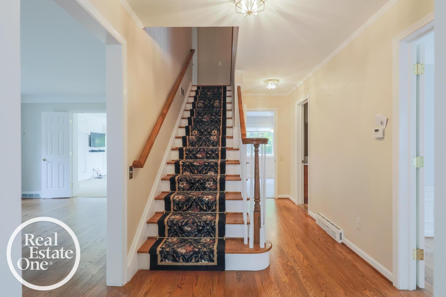 516 Thorntree Road Grosse Pointe Woods, MI 48236 - Photo 3 of 28