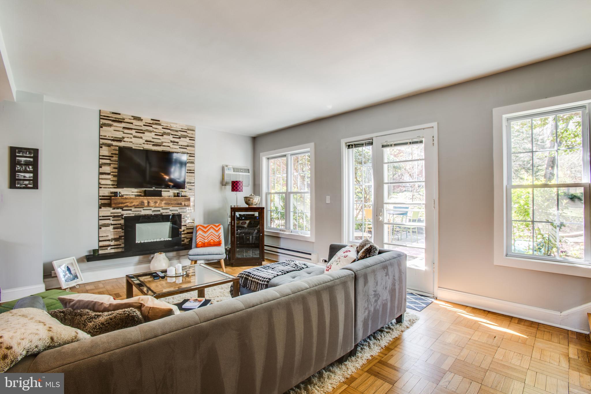 3724 Gunston Road Alexandria, VA 22302 - Photo 3 of 38