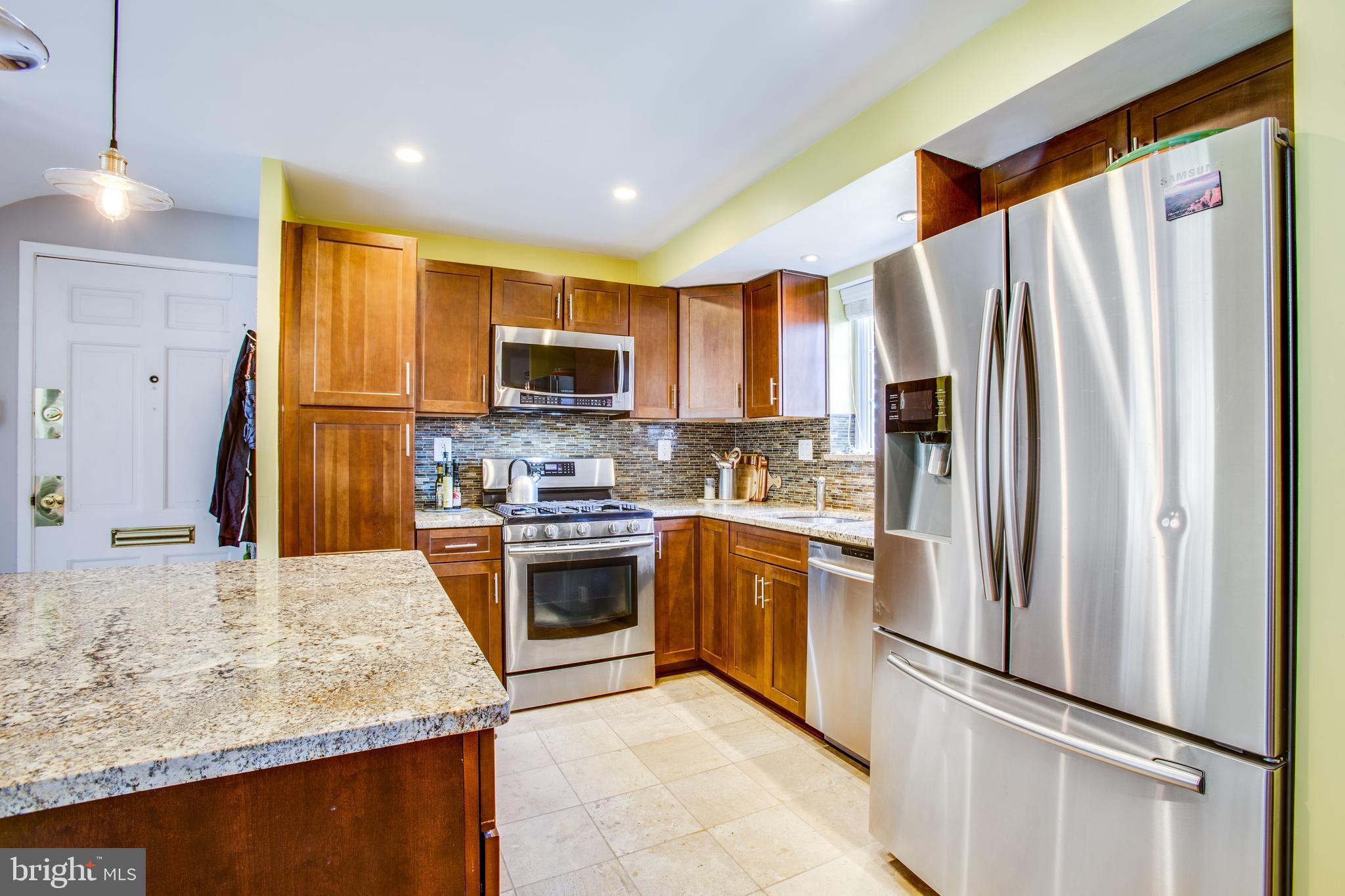 3724 Gunston Road Alexandria, VA 22302 - Photo 8 of 38