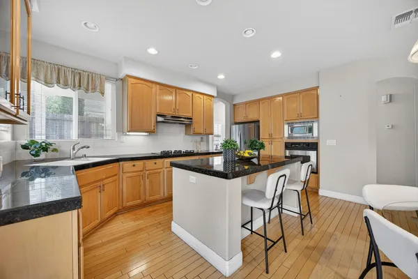 $789,900 | 5216 Wyndham Oak Lane, Carmichael, CA 95608