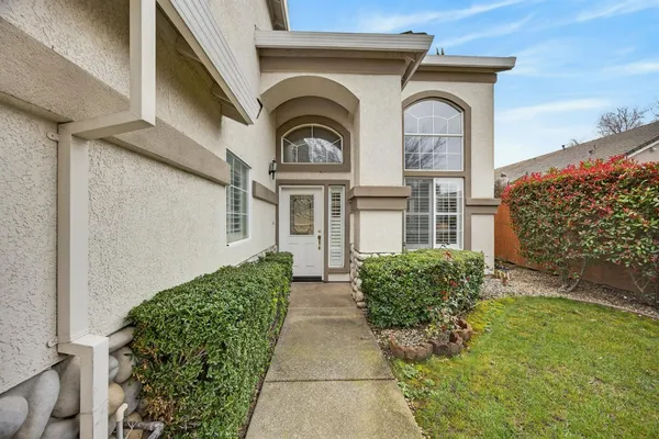 $789,900 | 5216 Wyndham Oak Lane, Carmichael, CA 95608