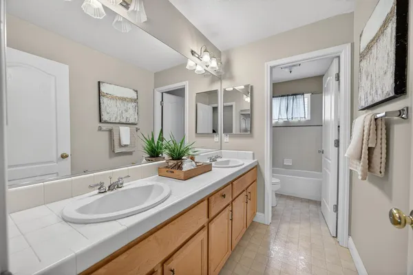 $789,900 | 5216 Wyndham Oak Lane, Carmichael, CA 95608