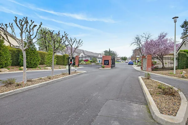 $789,900 | 5216 Wyndham Oak Lane, Carmichael, CA 95608