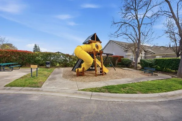 $789,900 | 5216 Wyndham Oak Lane, Carmichael, CA 95608