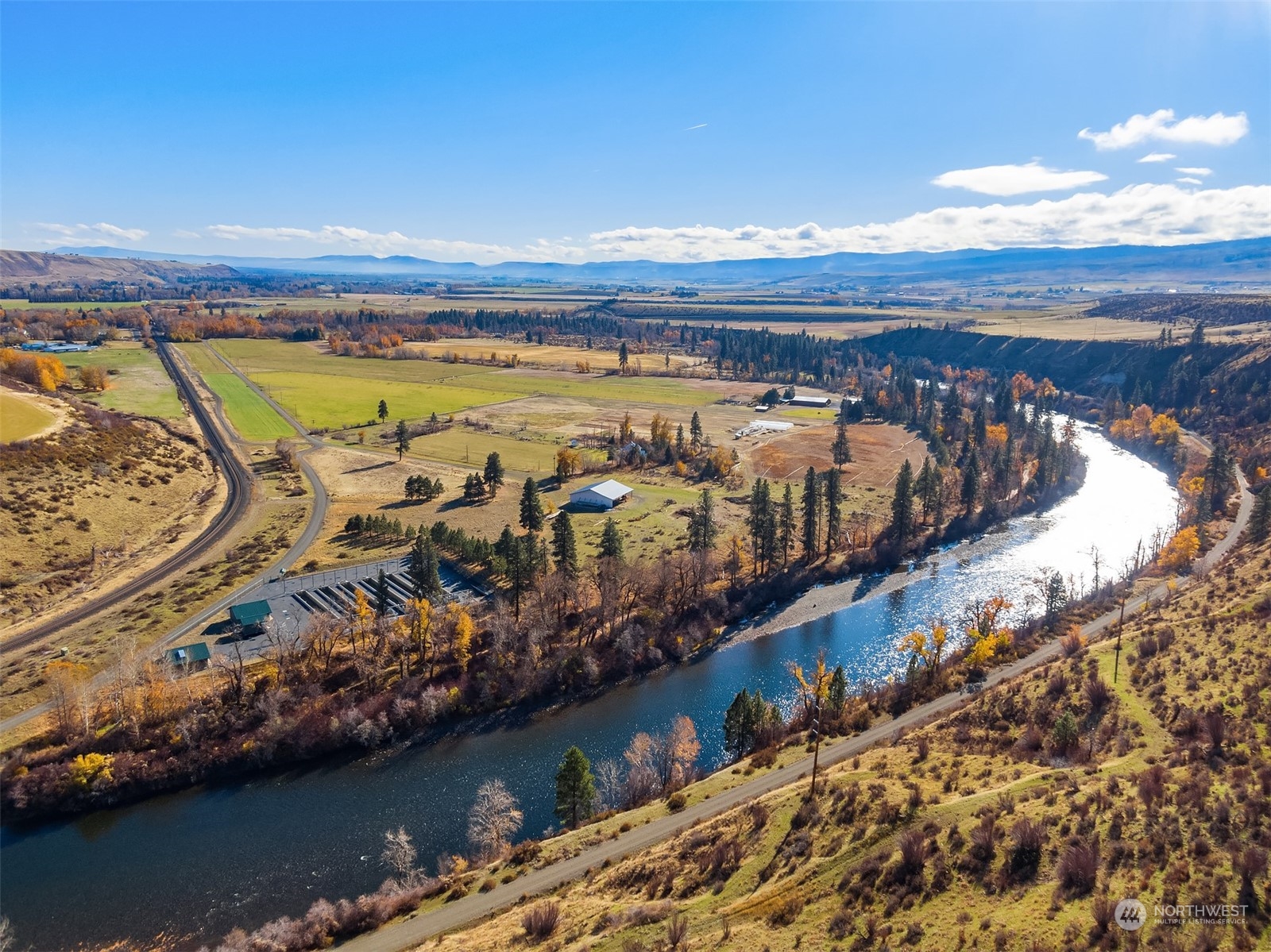 1250 Dudley Road, Unit E Thorp, WA 98946 - Photo 16 of 19 a view of a ocean with beach