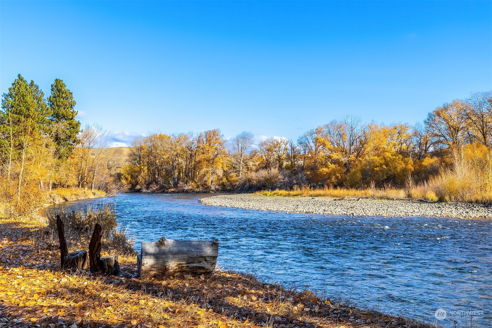 1250 Dudley Road, Unit E Thorp, WA 98946 - Photo 10 of 19 a view of a lake with an outdoor space