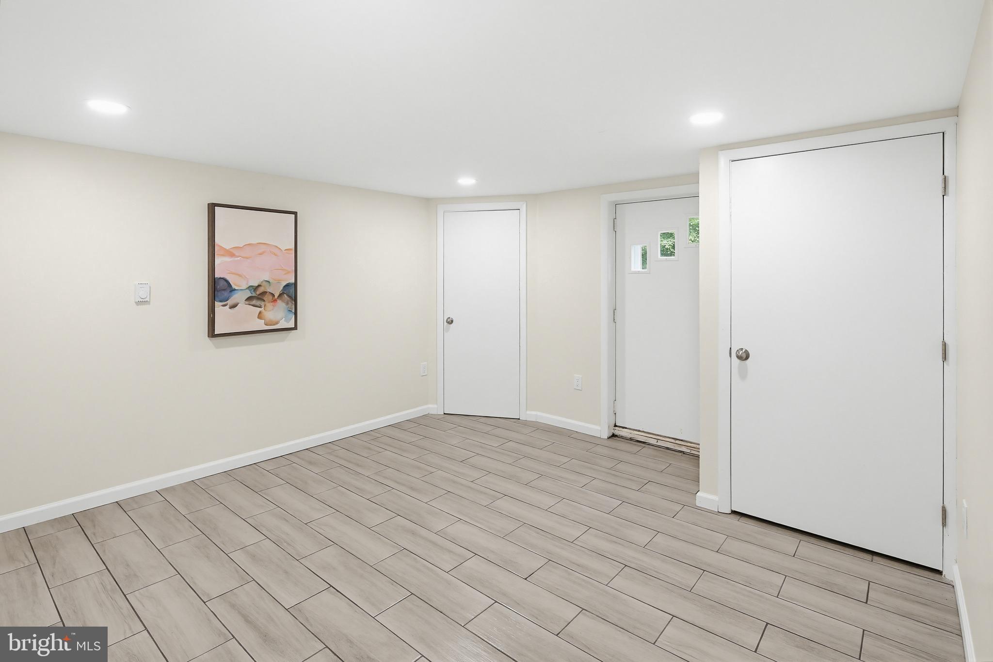 6702 Whitegate Road Clarksville, MD 21029 - Photo 41 of 52 Bright and airy entryway retreat.
