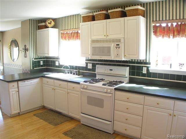 1066 Ruby Avenue Rochester, MI 48309 - Photo 6 of 24 Chef's dream kitchen
