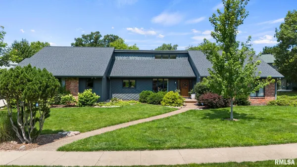 $465,000 | 827 West Butterfield Drive, Peoria, IL 61614