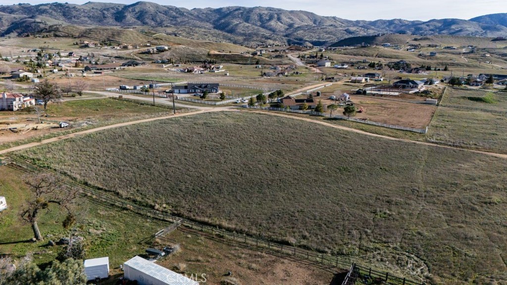 0 Mariposa Avenue Tehachapi, CA 93561 - Photo 5 of 10 a view of a city
