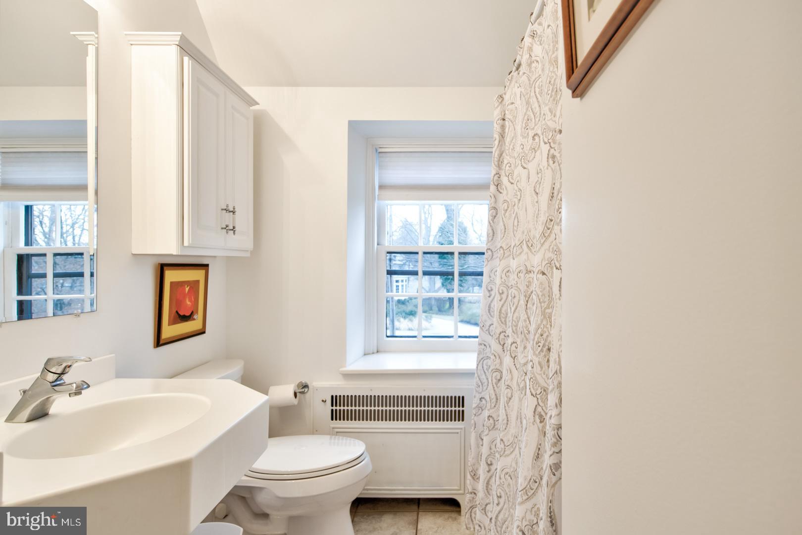 626 Glenmary Road Wayne, PA 19087 - Photo 23 of 42 Hall Bath