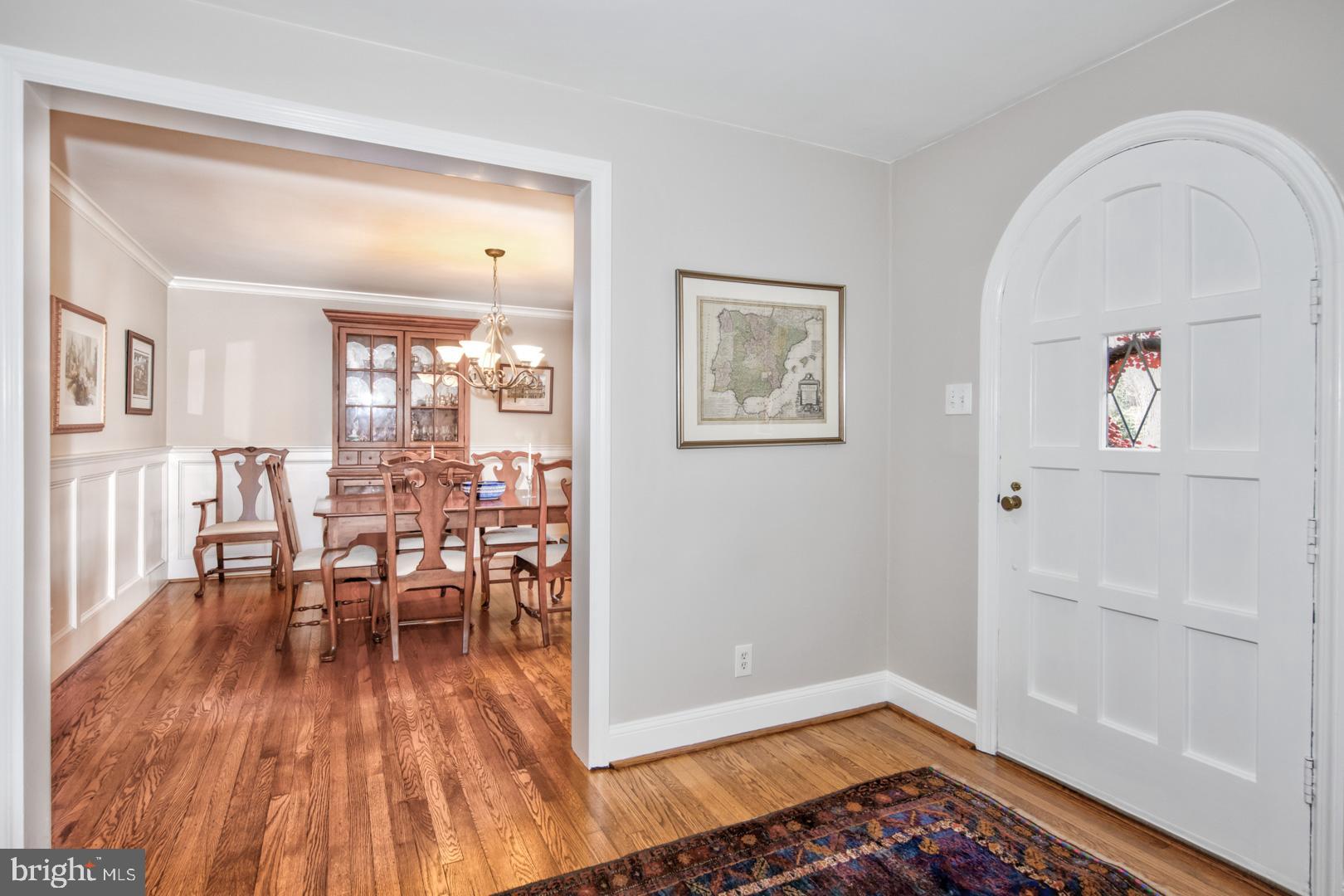 626 Glenmary Road Wayne, PA 19087 - Photo 5 of 42 Front Door to Dining Room