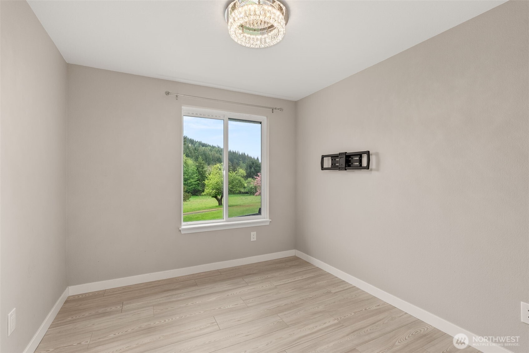 269 Elk Creek Road Raymond, WA 98577 - Photo 14 of 38 an empty room with a window