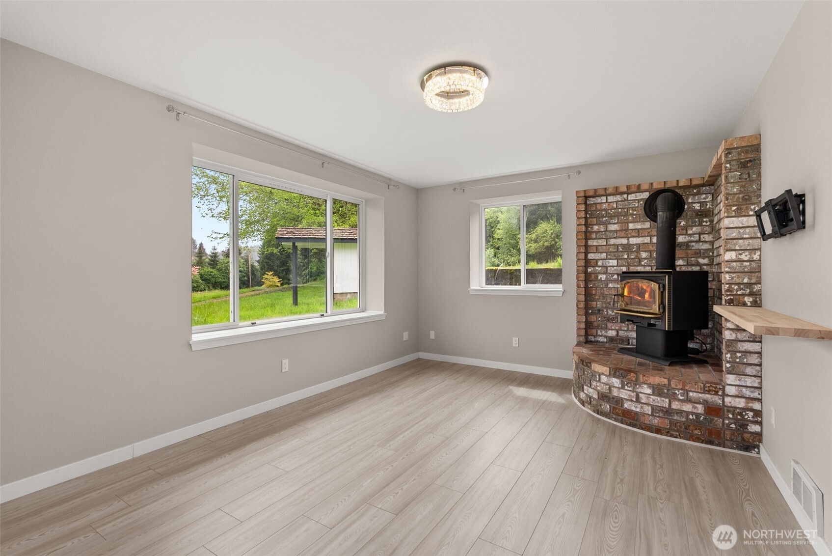 269 Elk Creek Road Raymond, WA 98577 - Photo 18 of 38 a view of livingroom with furniture and window