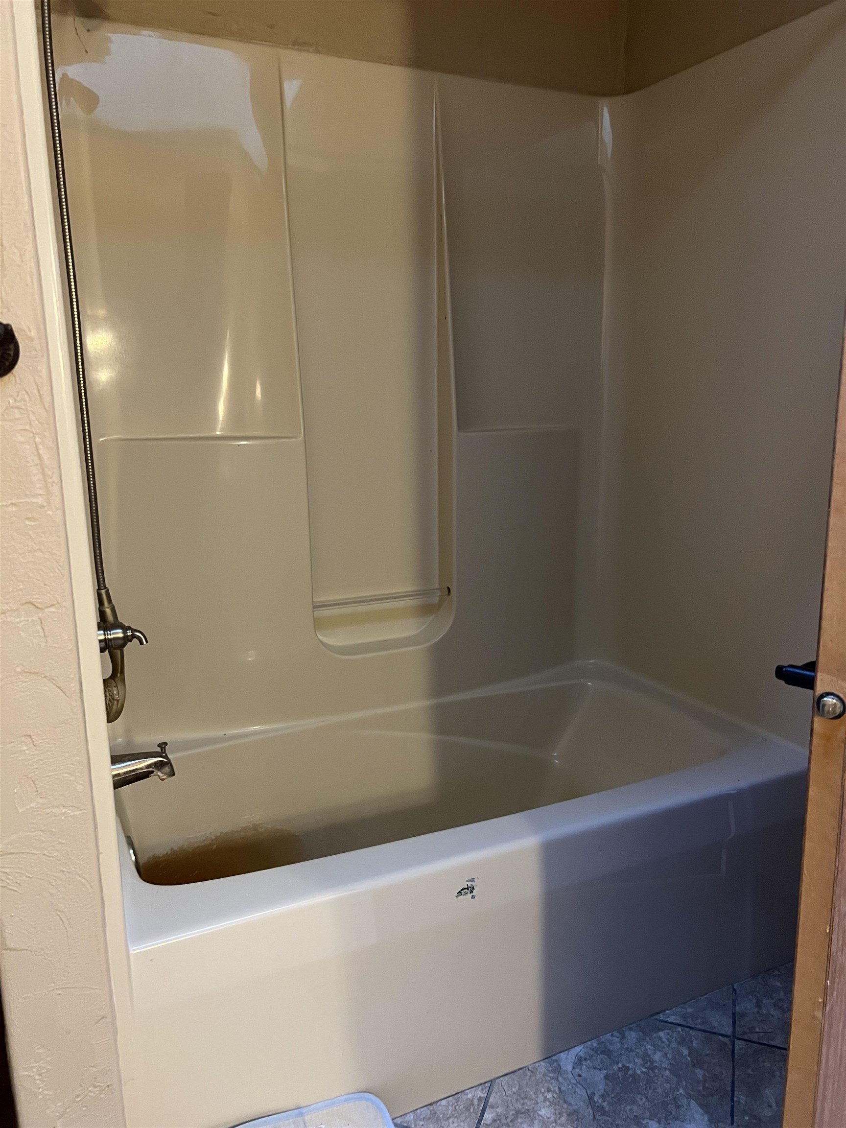 4304 West Lily Creek Road Freeport, IL 61032 - Photo 26 of 43 a bathroom with a bathtub