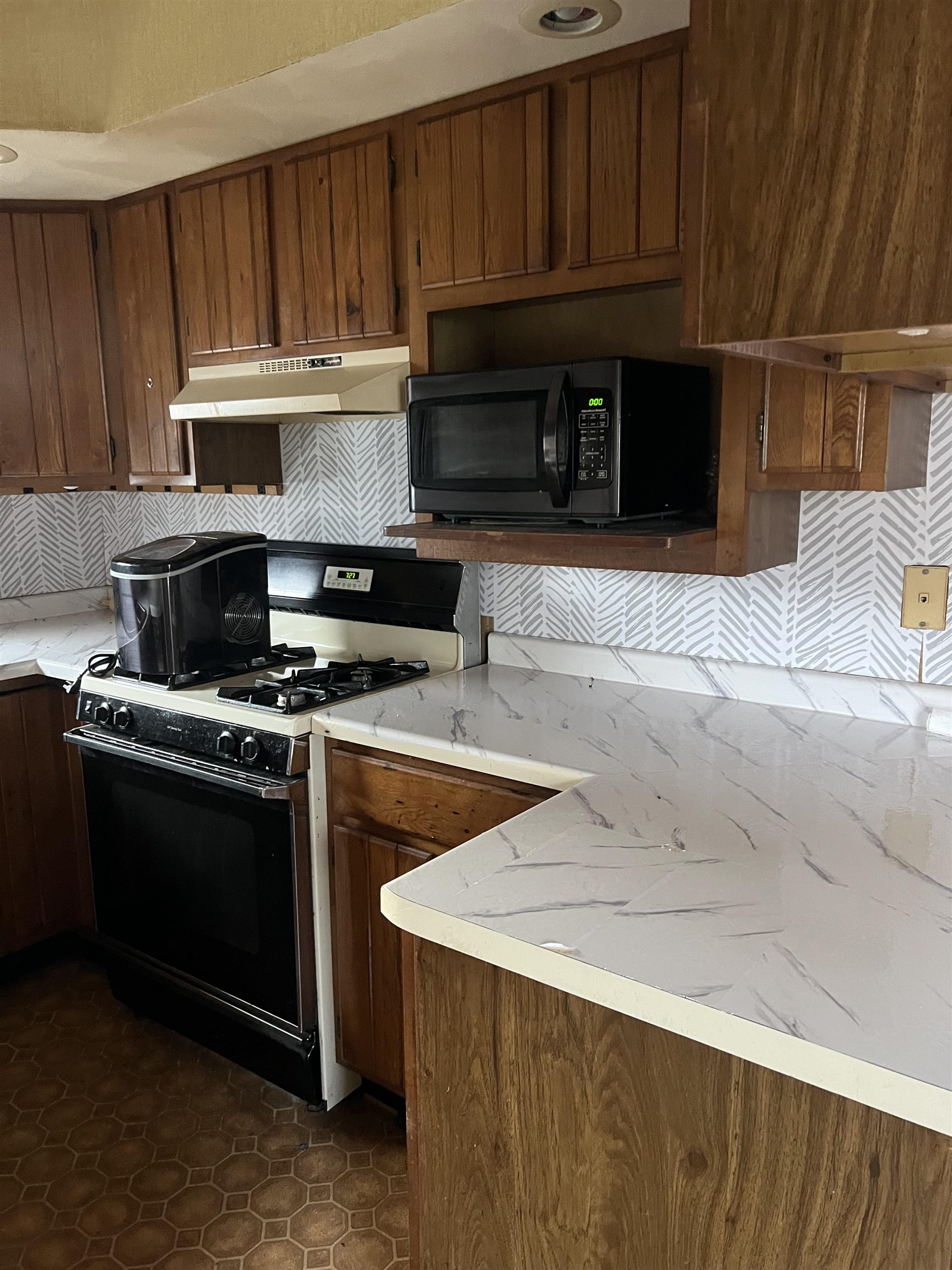 4304 West Lily Creek Road Freeport, IL 61032 - Photo 7 of 43 a kitchen with stainless steel appliances granite countertop a stove a sink and a microwave