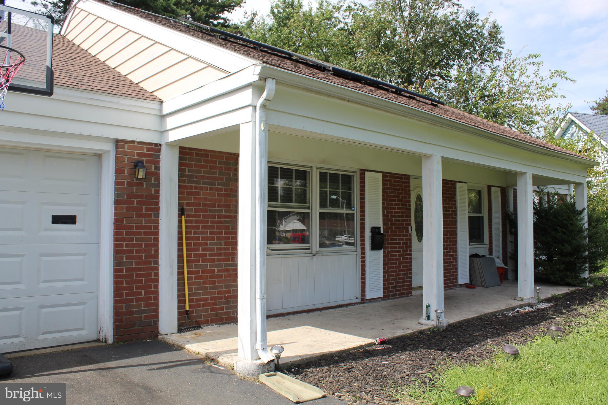 34 Garrison Circle Willingboro, NJ 08046 - Photo 2 of 14 a front view of a house with a porch
