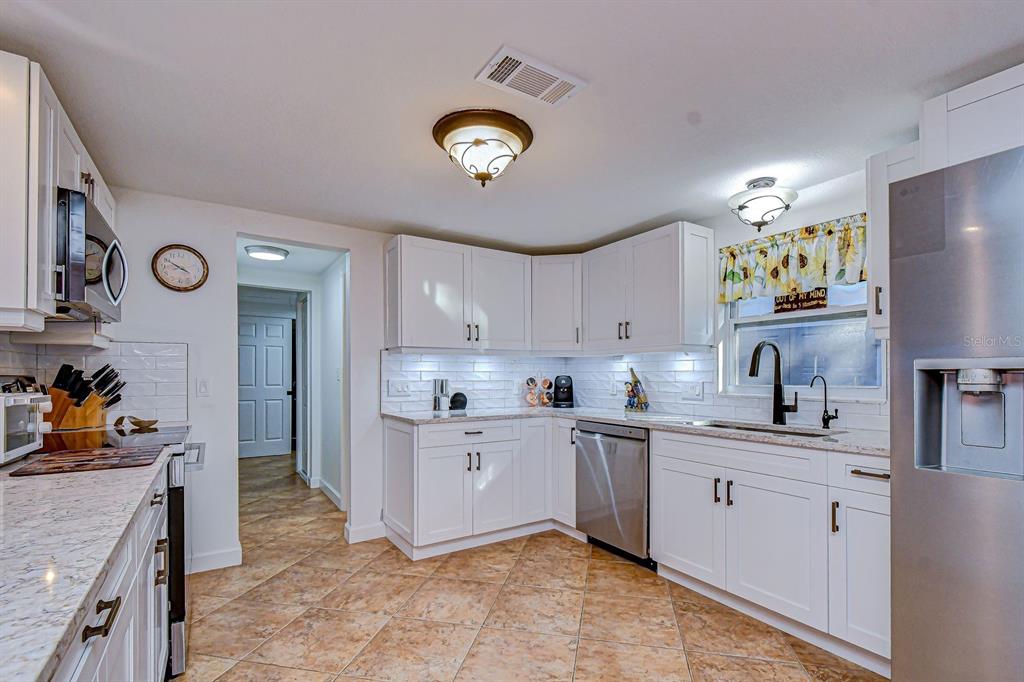 7051 Morningstar Lane New Port Richey, FL 34652 - Photo 12 of 37