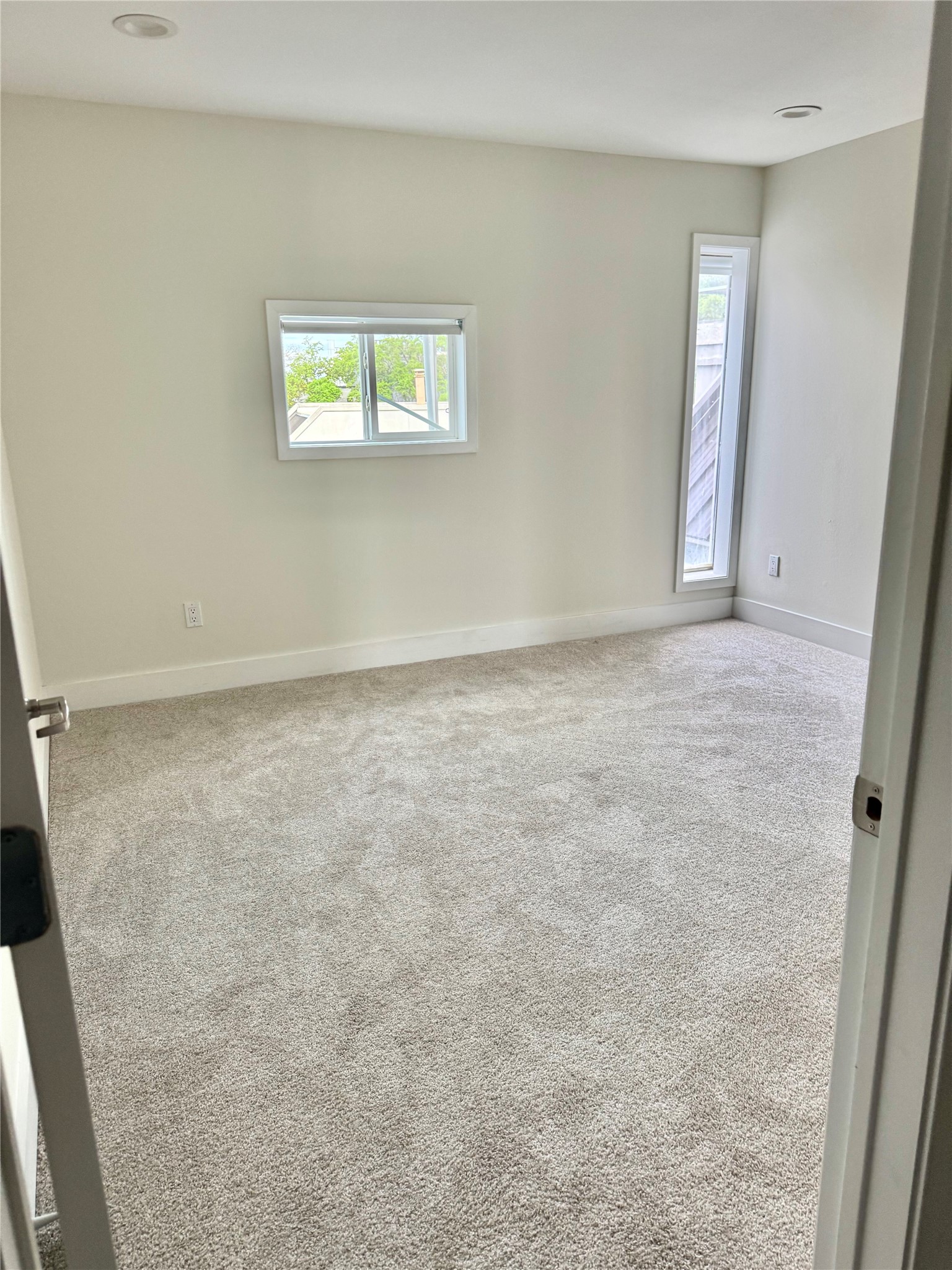 935 La Posada Drive, Unit 252 Austin, TX 78752 - Photo 14 of 20 an empty room with windows and closet