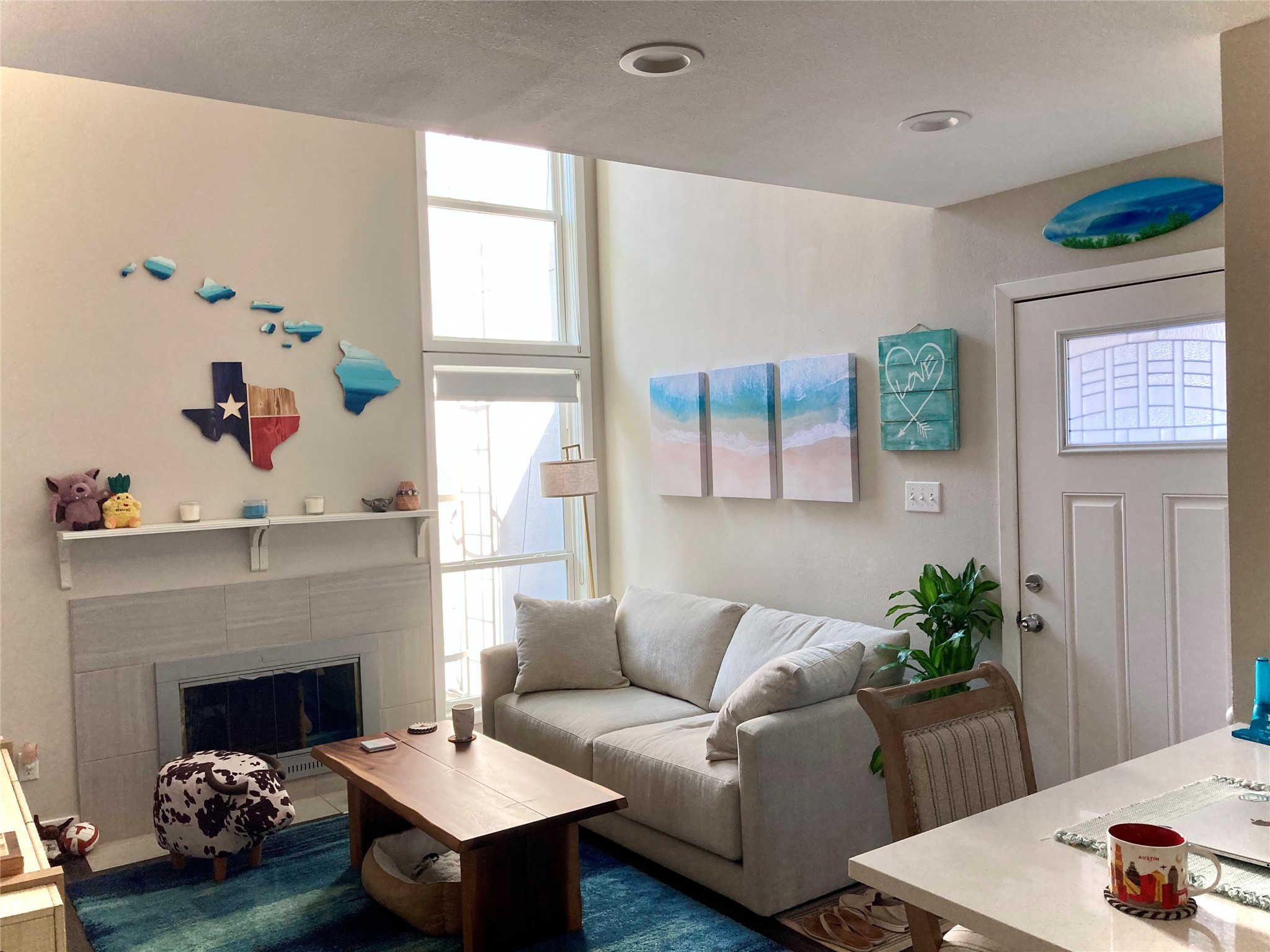 935 La Posada Drive, Unit 252 Austin, TX 78752 - Photo 2 of 20 a living room with furniture and a fireplace