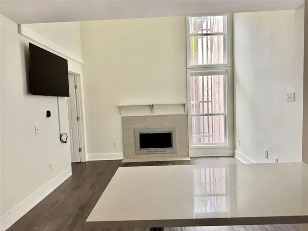 $1,350 | 935 La Posada Drive, Unit 252, Austin, TX 78752