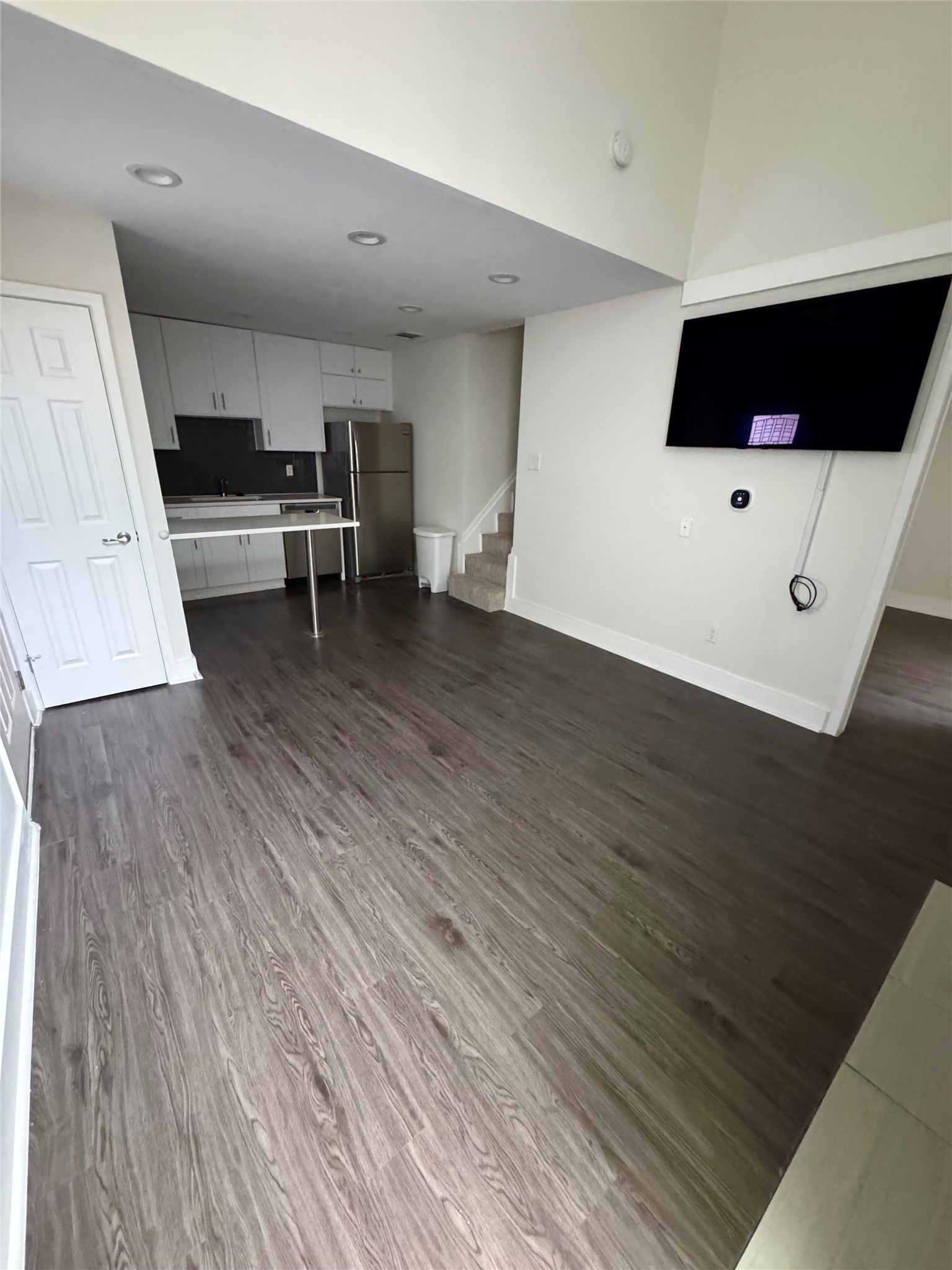 935 La Posada Drive, Unit 252 Austin, TX 78752 - Photo 5 of 20 a view of a livingroom with chairs and an empty room