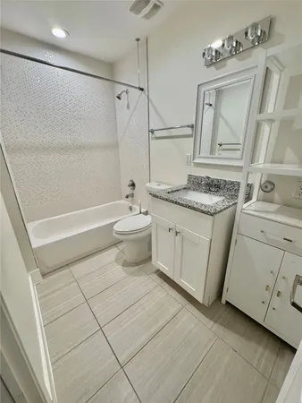 $1,350 | 935 La Posada Drive, Unit 252, Austin, TX 78752