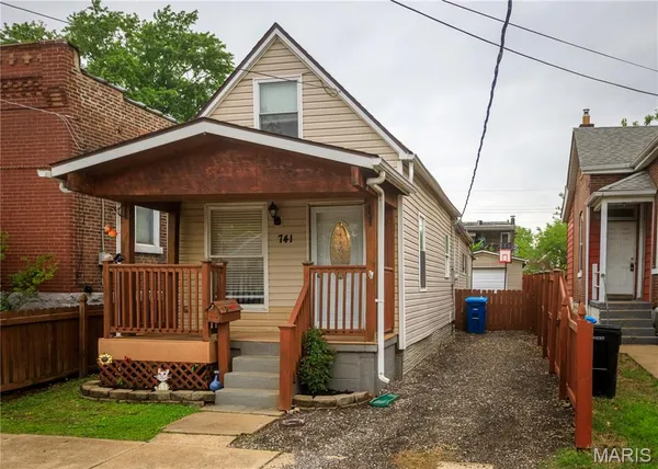 $135,000 | 741 Regina Avenue, St. Louis, MO 63125