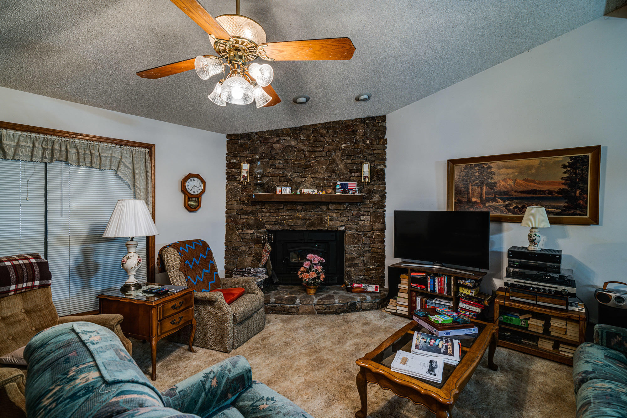 1128 Arrowhead Road Monterey, TN 38574 - Photo 3 of 32 Livingroom-2