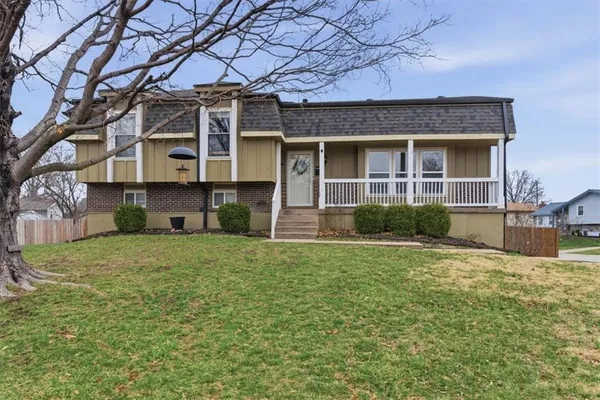 $300,000 | 6906 East 140th Place, Grandview, MO 64030