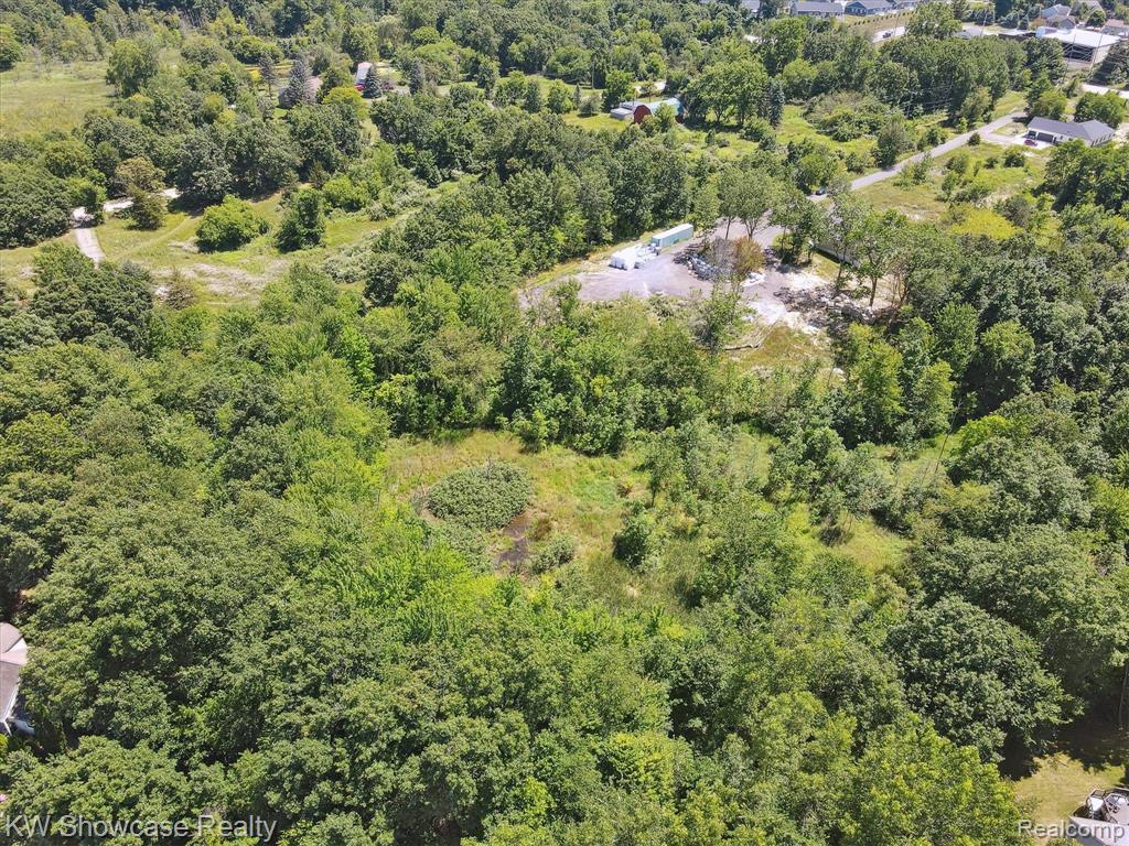 1657 Frech Lane Howell, MI 48855 - Photo 2 of 11