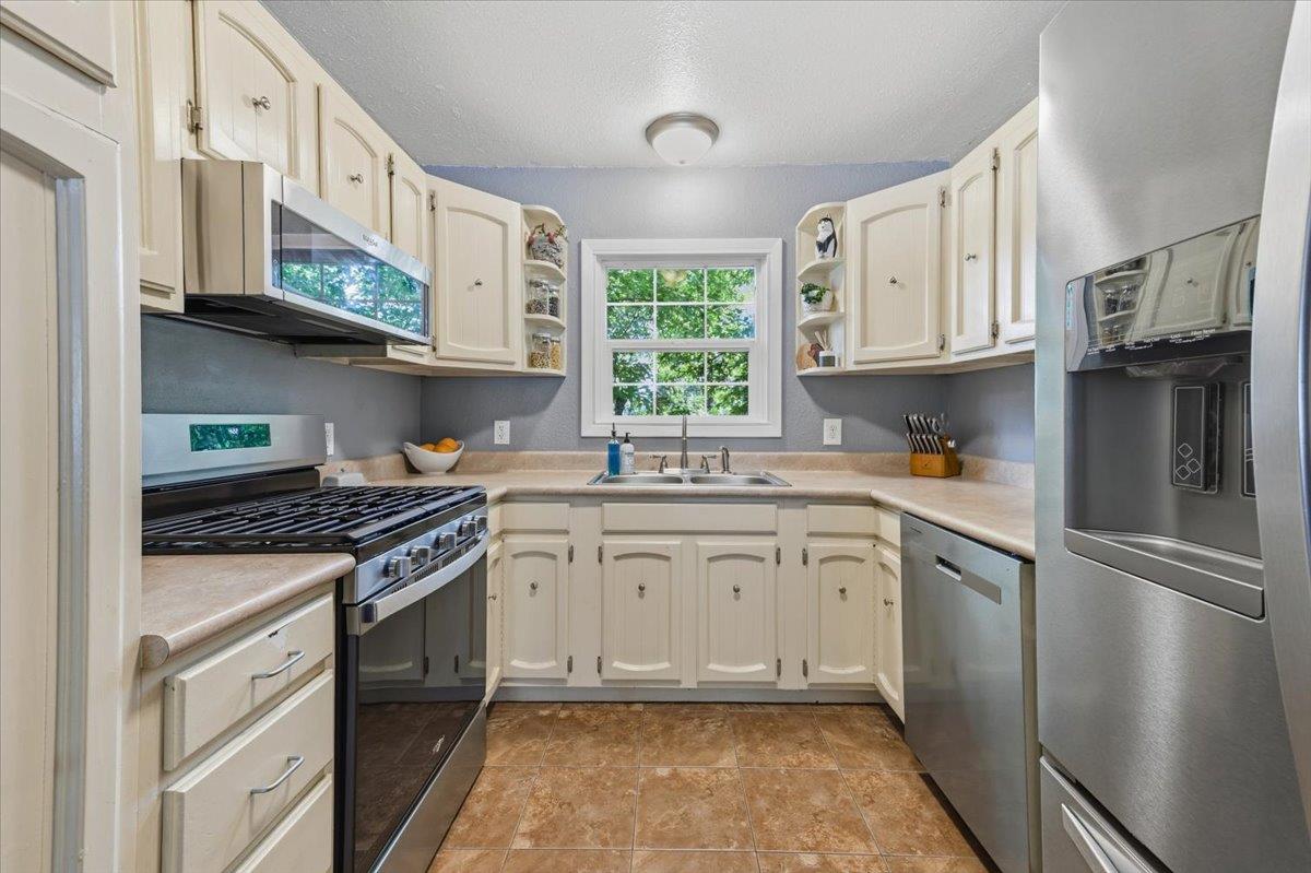 12139 Rough And Ready Highway Grass Valley, CA 95945 - Photo 9 of 44