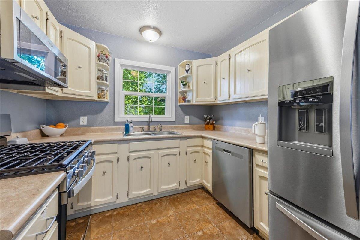 12139 Rough And Ready Highway Grass Valley, CA 95945 - Photo 10 of 44